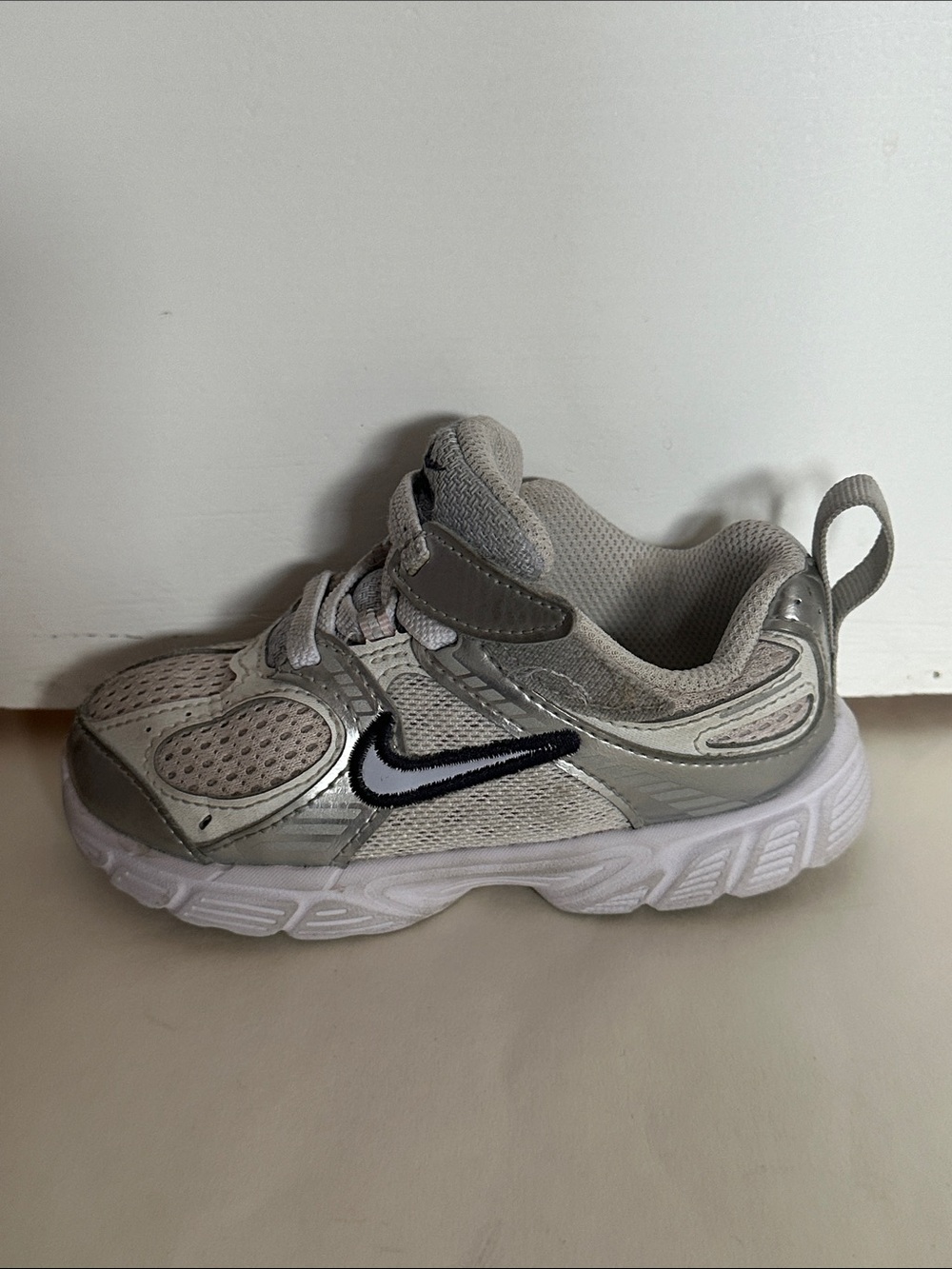 Nike Kids Silver, Violet, and White Mesh Shoes V5 RNR Sneaker Toddler Size 8